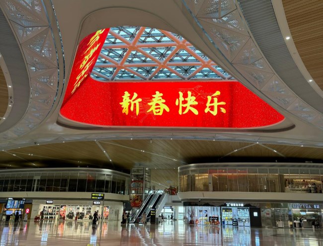 深圳衛(wèi)星廳國內(nèi)出發(fā)高空三面LED廣告，深圳寶安機場LED大屏廣告價格
