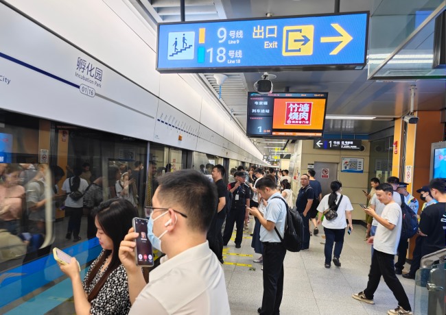 成都地鐵車廂電視小屏站臺列車廣告，成都地鐵視頻電子屏廣告價格