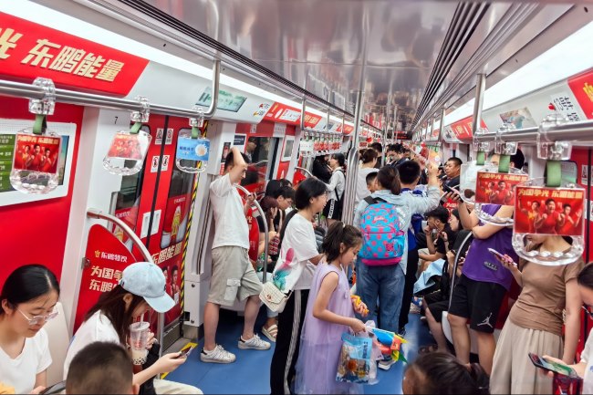福州地鐵車(chē)內(nèi)貼紙內(nèi)包車(chē)廣告品牌列車(chē)投放，福州地鐵列車(chē)廣告價(jià)格