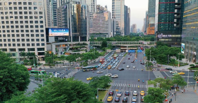 廣州天河珠江新城高德置地弧面LED大屏廣告，廣州LED大屏廣告價(jià)格