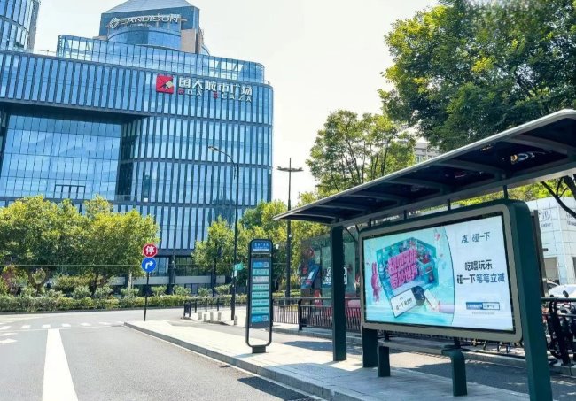 杭州公交廣告價(jià)格，杭州候車(chē)亭站牌巴士站臺(tái)燈箱廣告優(yōu)勢(shì)分析案例