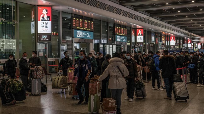 上海虹橋站高鐵出站通道兩側(cè)燈箱廣告，上海虹橋火車站廣告價(jià)格