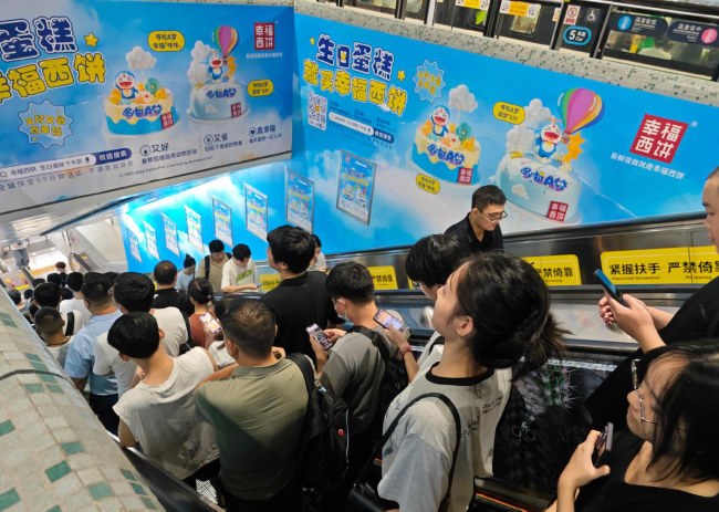 深圳地鐵扶梯旁墻貼廣告價格，深圳地鐵4號線深圳北站出入口廣告