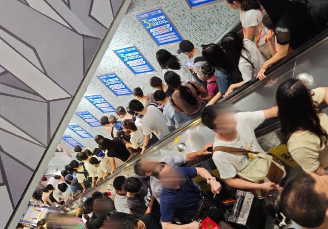深圳地鐵扶梯旁看板廣告價格，深圳地鐵深圳北站出入口廣告