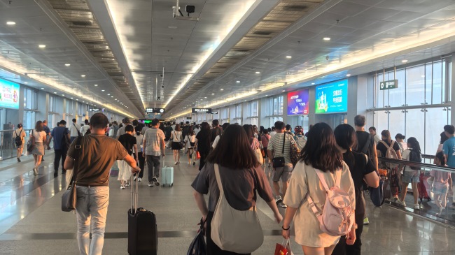 深圳福田口岸往返香港通道橋燈箱廣告，深圳福田口岸廣告價格