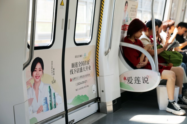 濟(jì)南地鐵2號(hào)線車廂內(nèi)包車貼廣告投放案例，濟(jì)南地鐵廣告價(jià)格