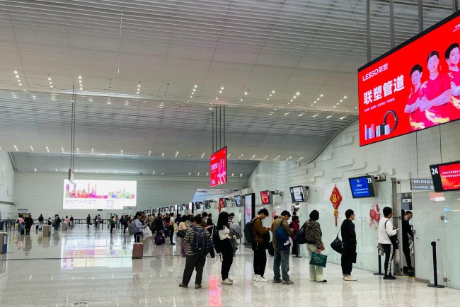 廣州白云機場T2出發(fā)安檢口LED廣告牌，廣州機場大屏廣告價格