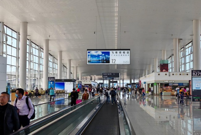 廣州白云機(jī)場(chǎng)T2國(guó)內(nèi)出發(fā)到達(dá)吊旗廣告，廣州機(jī)場(chǎng)廣告價(jià)格