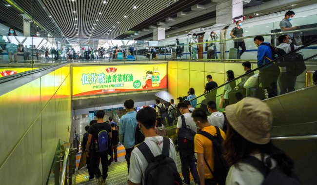 廣州南高鐵站站臺到達(dá)扶梯廣告投放，廣州南站燈箱廣告價(jià)格