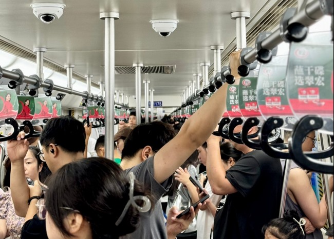 成都地鐵車廂廣告拉手投放案例，成都地鐵列車拉手廣告價格