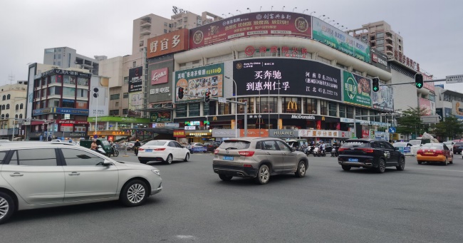 惠陽(yáng)白云路好宜多LED廣告投放，惠州壹中心大屏廣告價(jià)格
