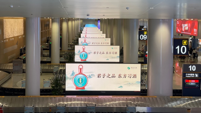 ?？诿捞m機場到達行李大廳出口LED廣告，?？跈C場大屏廣告價格