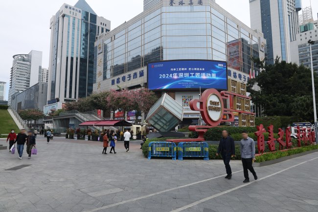 深南大道華強(qiáng)北路口賽格廣場(chǎng)LED廣告，深圳戶(hù)外大屏廣告價(jià)格