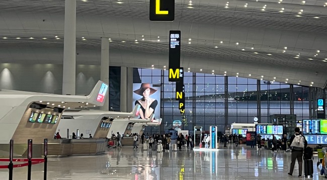 廣州機場出發(fā)大廳LED巨屏廣告投放，廣州白云機場廣告價格
