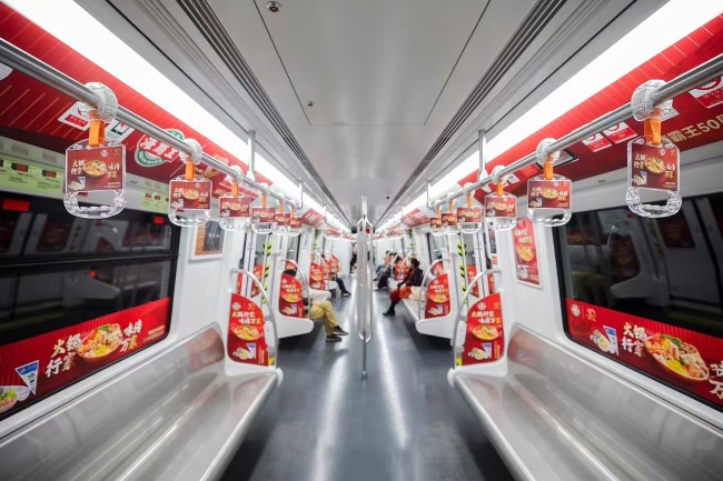 福州2號(hào)線地鐵車廂貼紙內(nèi)包車廣告，福州地鐵列車廣告價(jià)格