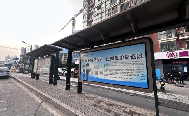 合肥公交站臺(tái)燈箱廣告投放，合肥巴士候車亭廣告價(jià)格