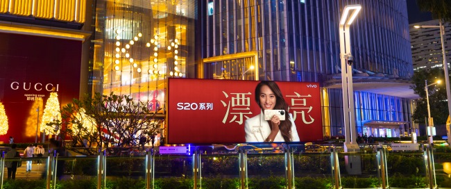 廣州天河花城廣場戶外聯(lián)排燈箱廣告投放，廣州大屏廣告價格
