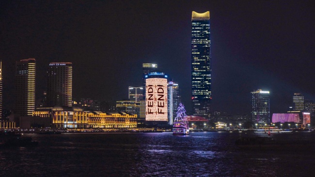 上海外灘國客中心浦江大屏廣告投放，上海燈光秀LED廣告價格