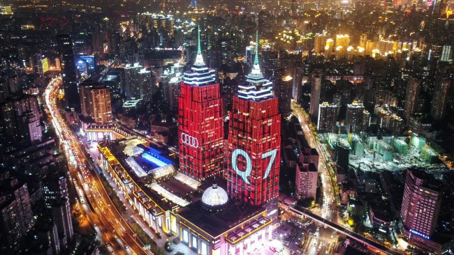 上海環(huán)球港雙子塔燈光秀大屏廣告投放，上海燈光秀LED廣告價格