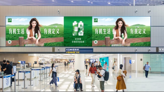 青島膠東機場出發(fā)大廳最大燈箱廣告投放，青島機場廣告價格