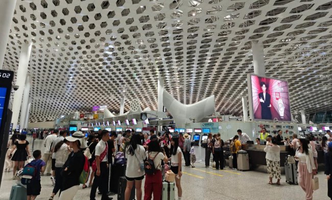 投放深圳機場安檢LED大屏廣告需要注意哪些問題？選擇深圳第一戶外傳媒發(fā)布深圳機場廣告有哪些優(yōu)勢？