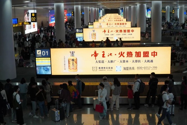 西安機(jī)場有哪些廣告位？T5航站樓的人流量占比多少？投放哪個(gè)航站樓性價(jià)比高？