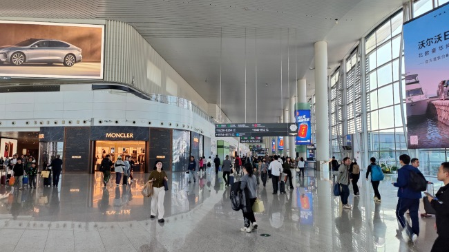 廣州白云機(jī)場(chǎng)T2航站樓有哪些廣告位？第一戶外傳媒代理發(fā)布機(jī)場(chǎng)廣告值得信任嗎？