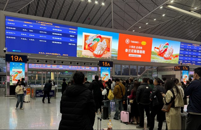 西安北高鐵站候車大廳中央LED廣告投放，西安北站大屏廣告價(jià)格