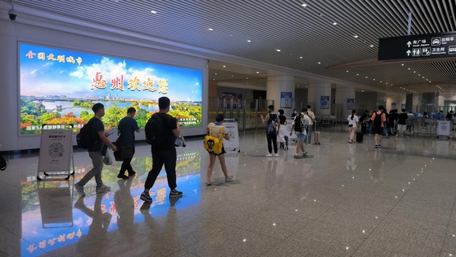惠州北高鐵站出站墻面燈箱廣告投放，惠州北站大屏廣告價格