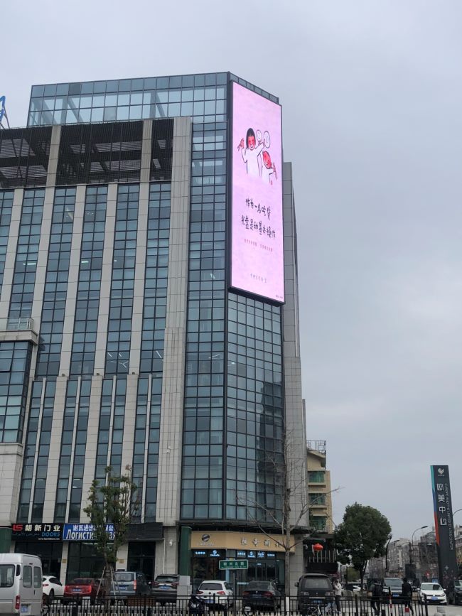義烏歐美中心大屏廣告投放，義烏江濱國(guó)際LED廣告價(jià)格