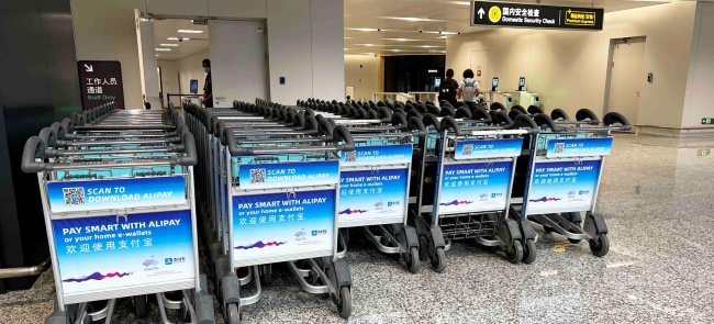 杭州機場手推車廣告投放，杭州蕭山機場行李推車貼廣告價格