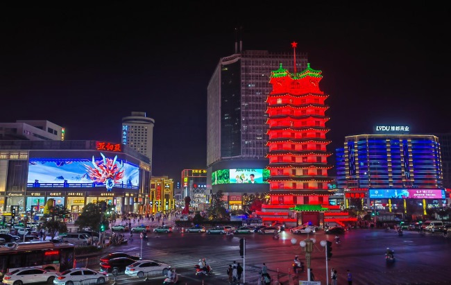 美睫美甲行業(yè)為什么那么火？第一戶外傳媒助推成新寵，戶外哪些渠道更有效？