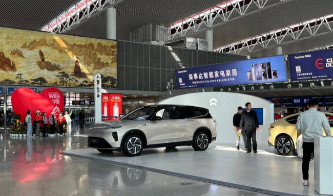 國(guó)內(nèi)汽車內(nèi)卷嚴(yán)重的關(guān)鍵時(shí)期，作為汽車品牌，如果選擇戶外廣告打響品牌美譽(yù)度？選擇第一戶外傳媒合作進(jìn)行戶外推廣有哪些優(yōu)勢(shì)？