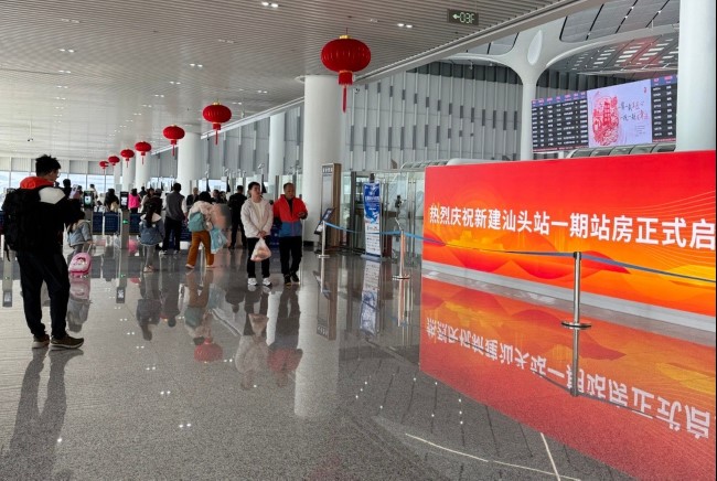 汕頭站高鐵進(jìn)站口燈箱廣告投放，汕頭站出發(fā)大廳廣告價(jià)格