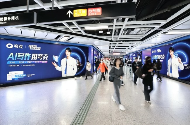 廣州珠江新城地鐵換乘通道墻面廣告投放，廣州地鐵大屏廣告價(jià)格