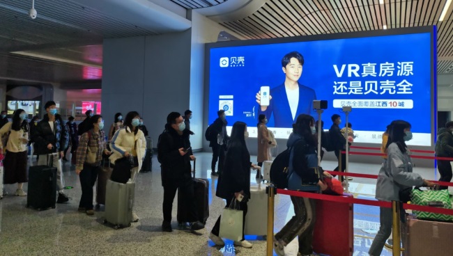 贛州西高鐵出站口燈箱廣告投放，贛州西站到達(dá)大屏廣告價(jià)格