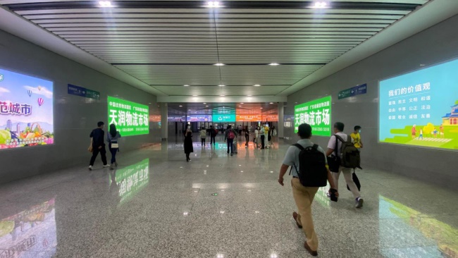 江門站高鐵出站口廣告投放，江門火車站出站通道墻面廣告價(jià)格