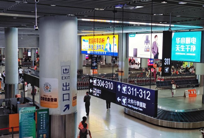 西安咸陽(yáng)機(jī)場(chǎng)到達(dá)行李廳高空燈箱廣告投放，西安機(jī)場(chǎng)廣告價(jià)格