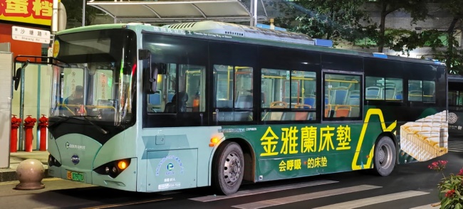 深圳公交車身全包車廣告投放，深圳公交車巴士外車貼廣告價格