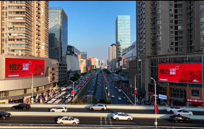 武漢洪山街道口十字路口雙子LED廣告投放，武漢LED大屏廣告價格