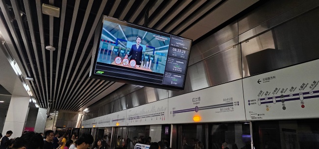 重慶地鐵站臺(tái)電視數(shù)量列車廣告，重慶地鐵視頻電視廣告價(jià)格