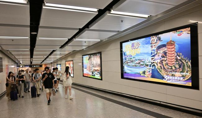 香港西九龍站通道墻面燈箱廣告投放，香港西九龍高鐵廣告價格