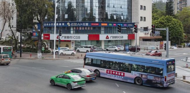 珠海公交外車身巴士車貼廣告投放，珠海公交車身廣告線路價格